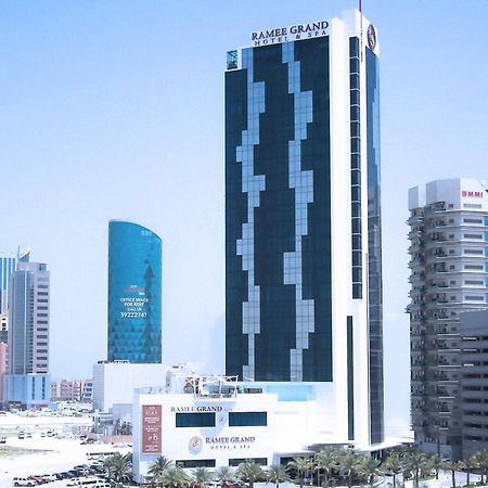 מנאמה Ramee Grand Hotel And Spa מראה חיצוני תמונה The hotel in 2011