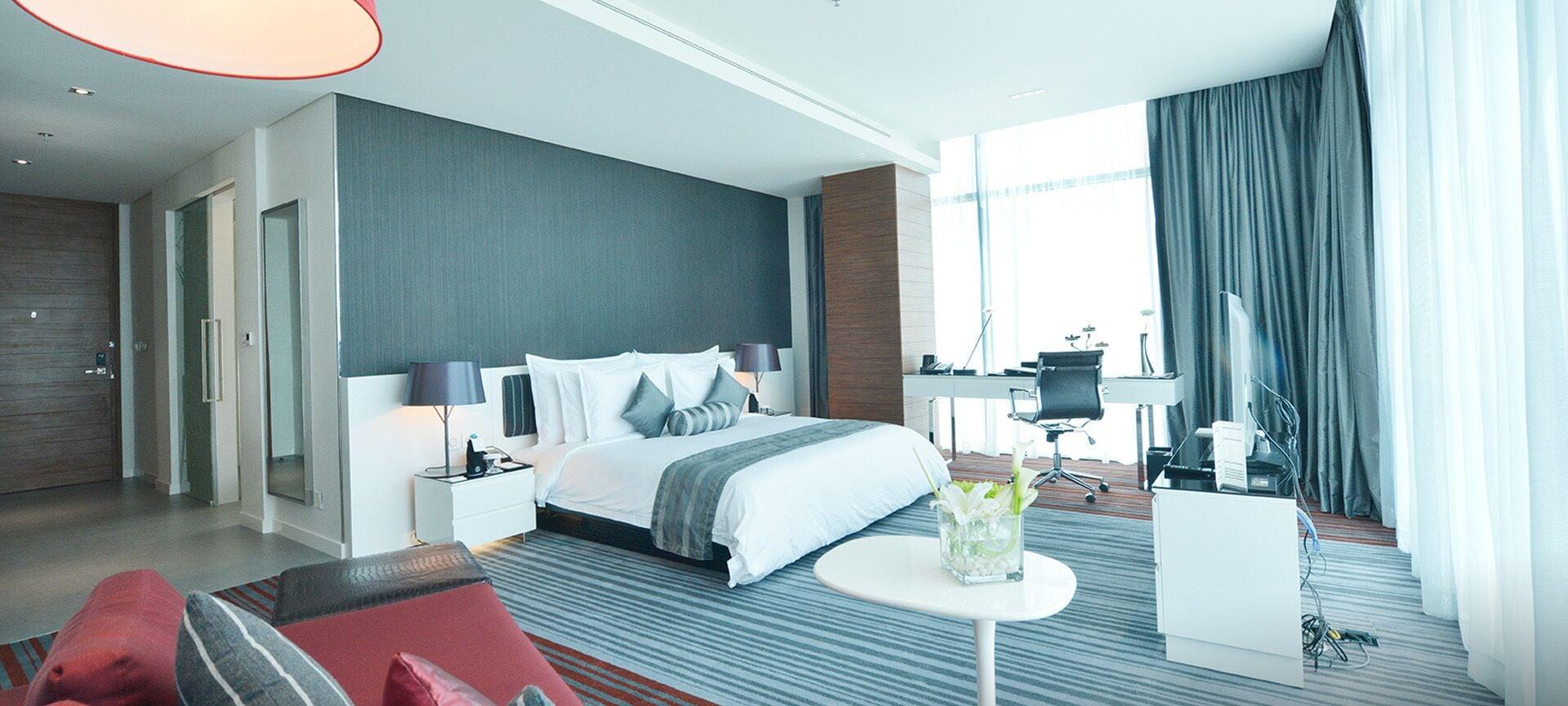 מנאמה Ramee Grand Hotel And Spa מראה חיצוני תמונה A bedroom in a hotel