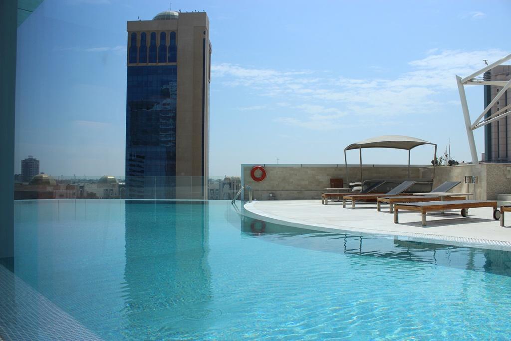 מנאמה Ramee Grand Hotel And Spa מראה חיצוני תמונה The pool at the hotel