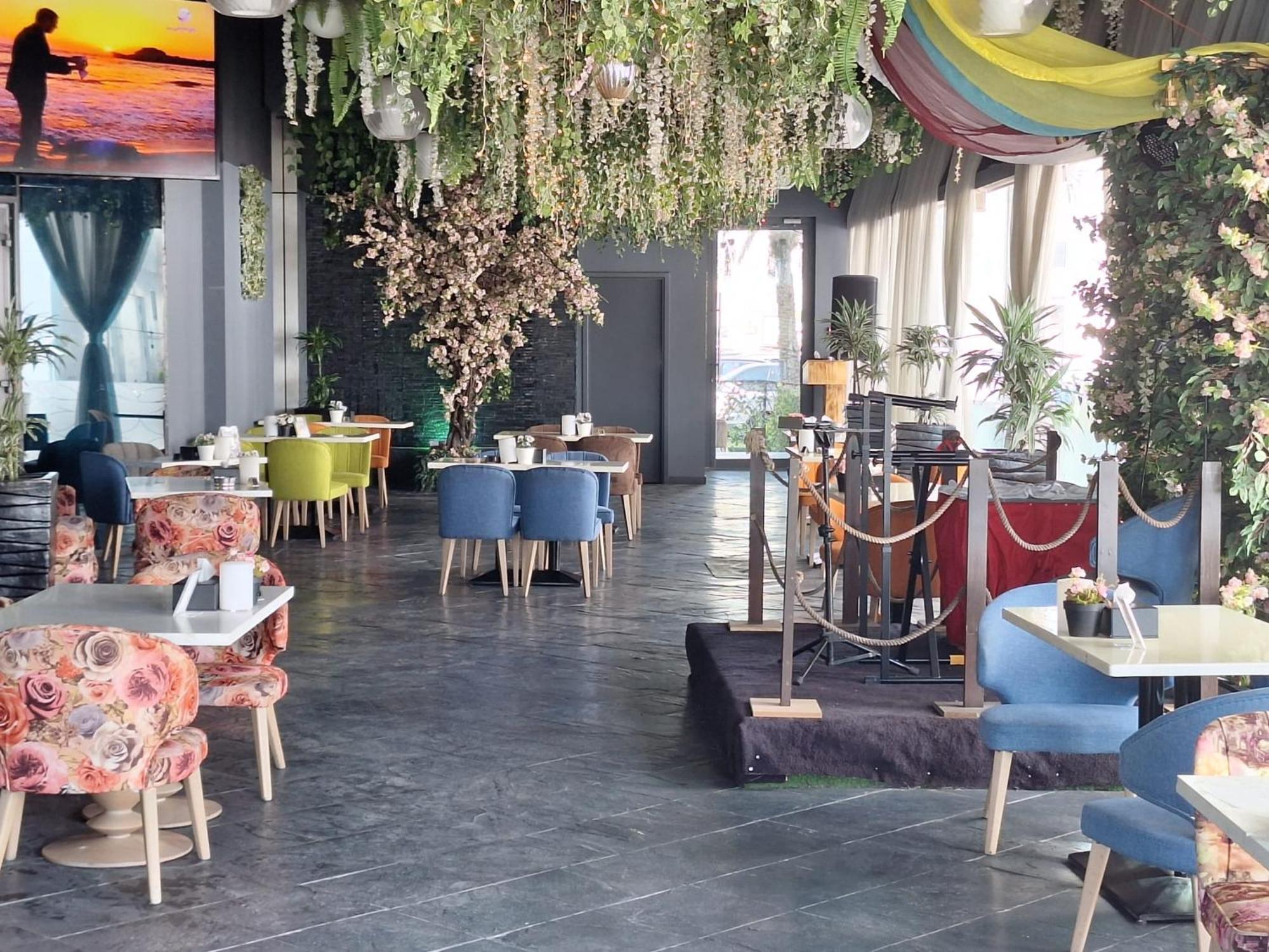 מנאמה Ramee Grand Hotel And Spa מראה חיצוני תמונה The interior of the restaurant