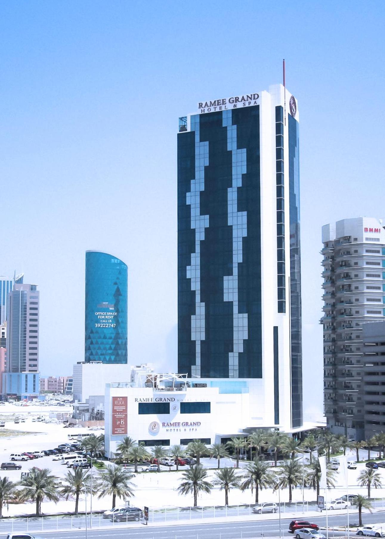 מנאמה Ramee Grand Hotel And Spa מראה חיצוני תמונה The hotel in 2011