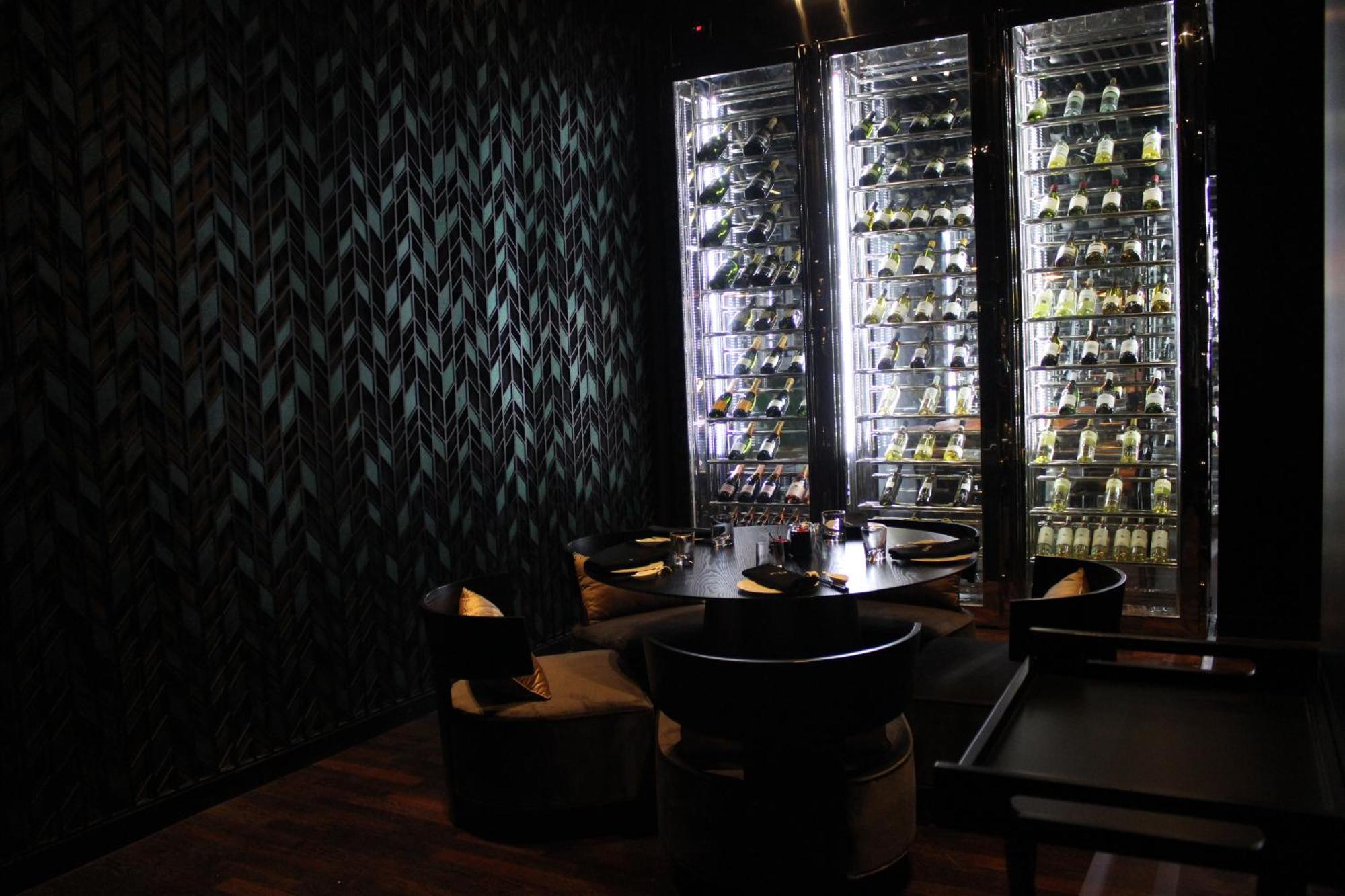 מנאמה Ramee Grand Hotel And Spa מראה חיצוני תמונה Wine room