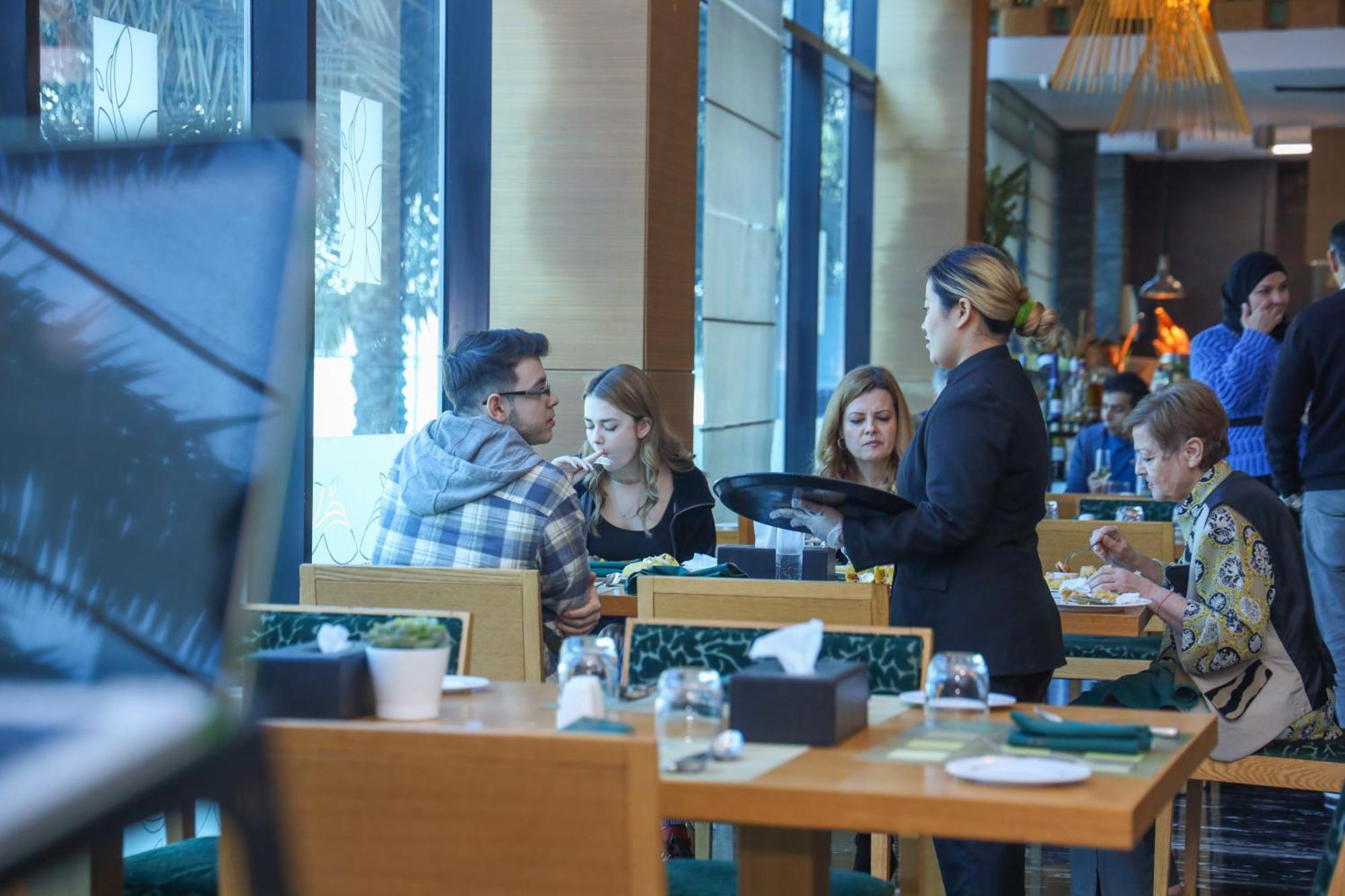 מנאמה Ramee Grand Hotel And Spa מראה חיצוני תמונה A restaurant in Baku
