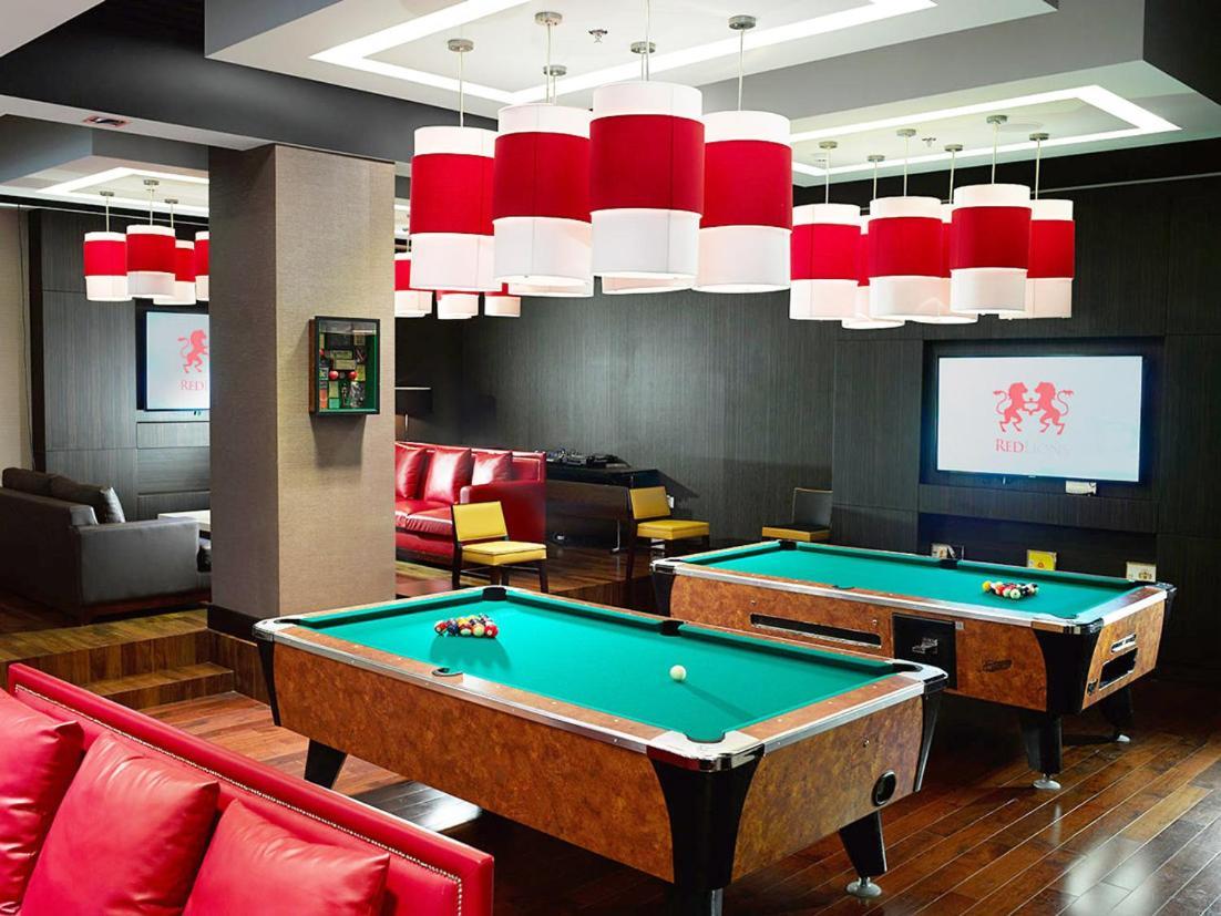 מנאמה Ramee Grand Hotel And Spa מראה חיצוני תמונה The lounge at the Cardiff International Pool
