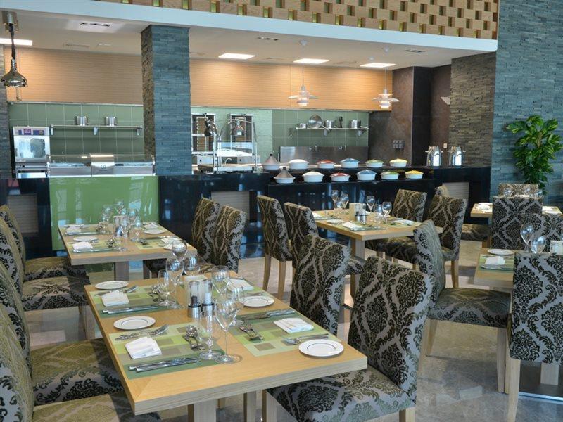 מנאמה Ramee Grand Hotel And Spa מראה חיצוני תמונה The restaurant
