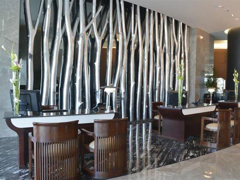 מנאמה Ramee Grand Hotel And Spa מראה חיצוני תמונה The lobby of the hotel