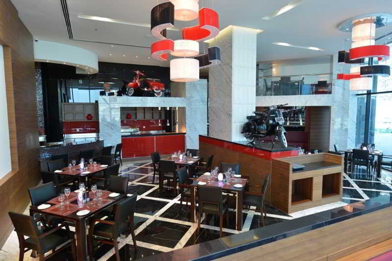 מנאמה Ramee Grand Hotel And Spa מראה חיצוני תמונה The restaurant