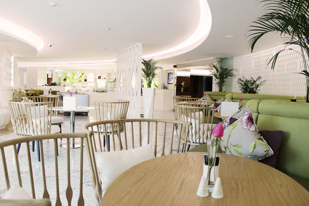 מנאמה Ramee Grand Hotel And Spa מראה חיצוני תמונה The interior of the lounge